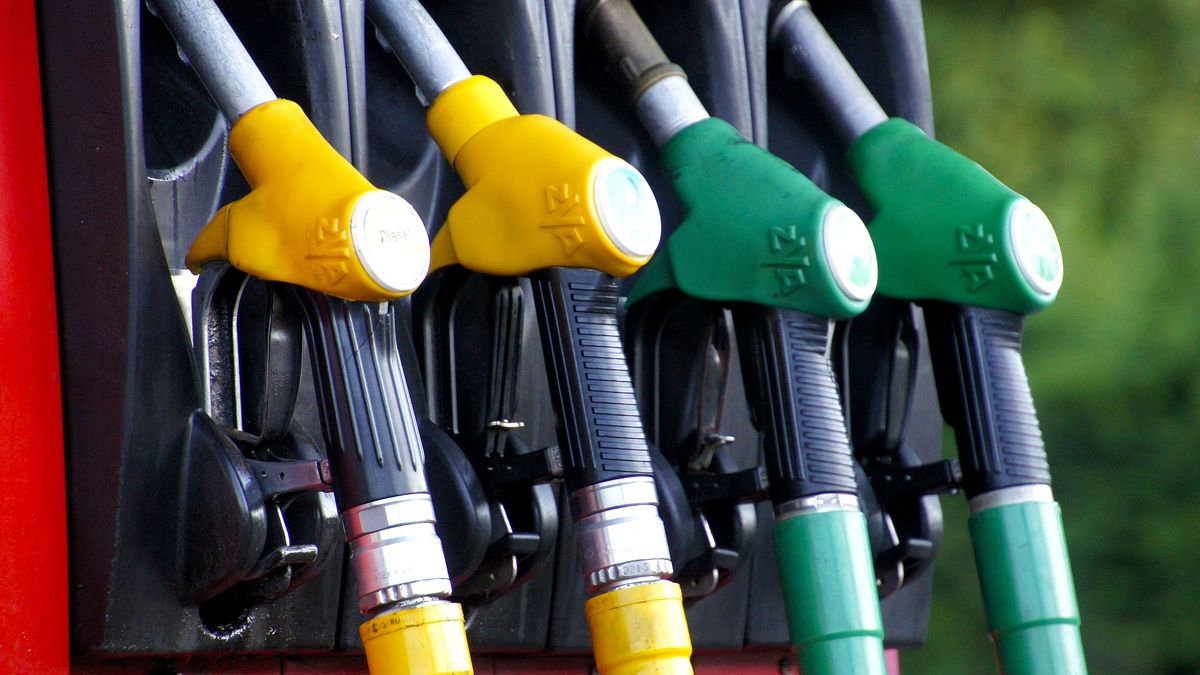 Neověřené ceny paliva v aplikacích matou řidiče a otravují benzinky